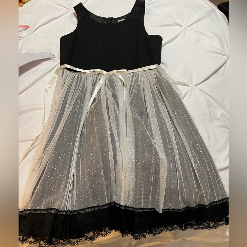 Black & White Emily West G14